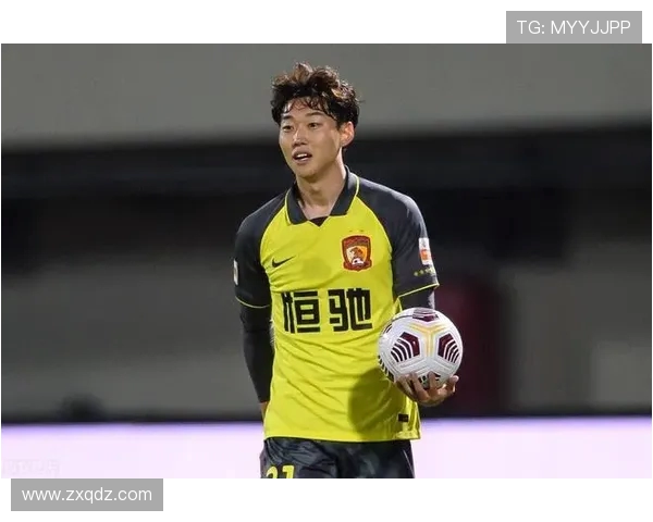 广州足球队战术争议引发热议球迷观点交锋与未来发展探讨